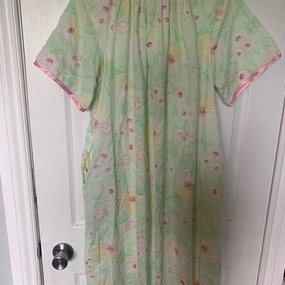 Vintage Vanity Fair Floral House Dress Caftan Muu Muu | Cotton Snap Front Size M - Picture 7 of 9